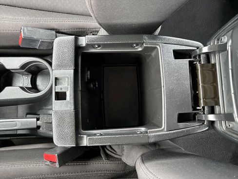 Used 2017 Jeep Wrangler Unlimited Sport w/ Connectivity Group AWD/4WD image 19