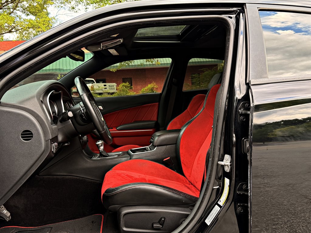 Used 2016 Dodge Charger R/T Scat Pack w/ Beats Audio Group RWD image 9