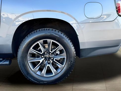 Used 2022 Chevrolet Suburban Z71 AWD/4WD image 38