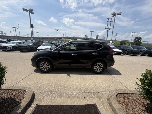 Used 2018 Nissan Rogue SV FWD image 15