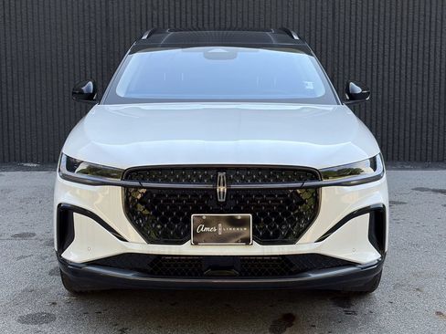 New 2026 Lincoln Nautilus Reserve AWD/4WD image 3
