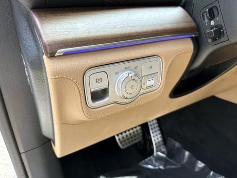 New 2026 Mercedes-Benz GLS 580 4MATIC image 22
