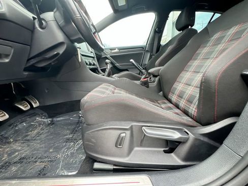 Used 2017 Volkswagen Golf S image 12