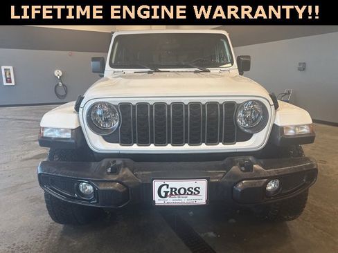 Used 2024 Jeep Gladiator Sport image 4