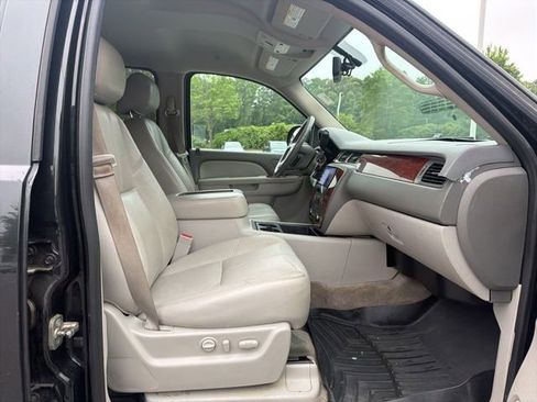 Used 2013 Chevrolet Suburban LT w/ Luxury Package AWD/4WD image 31