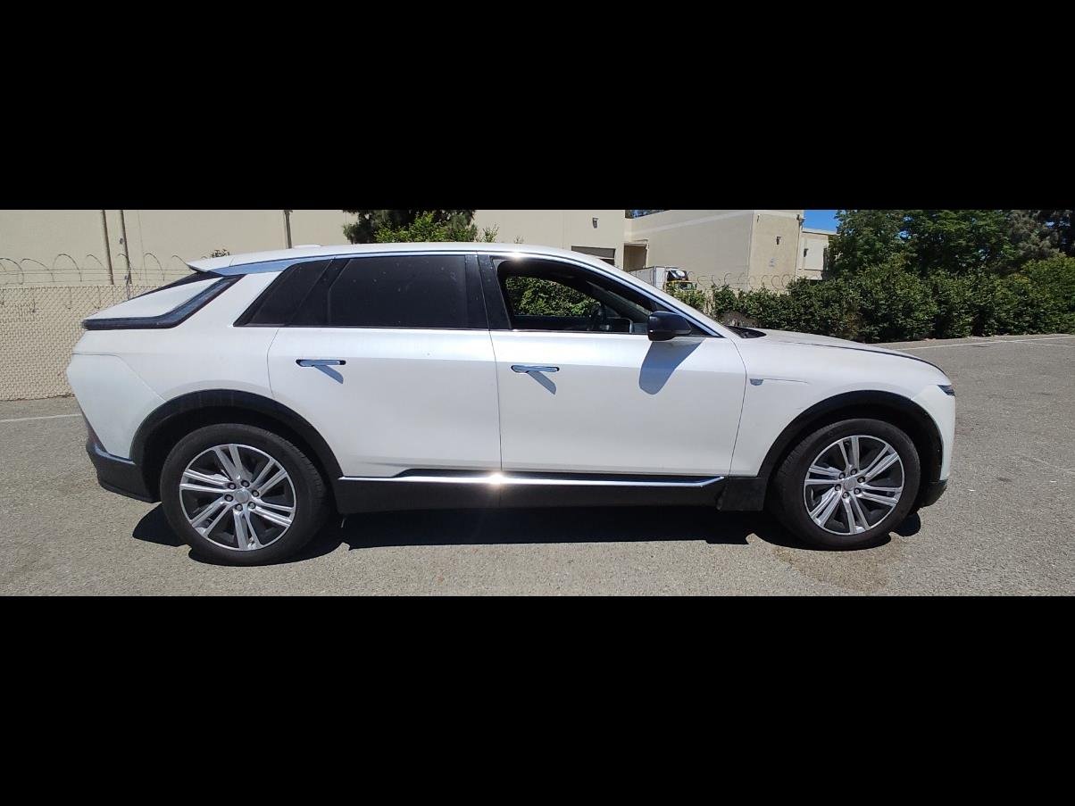 Used 2024 Cadillac Lyriq Tech RWD image 19