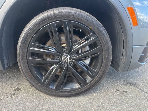 Used 2022 Volkswagen Tiguan SE R-Line AWD/4WD image 48
