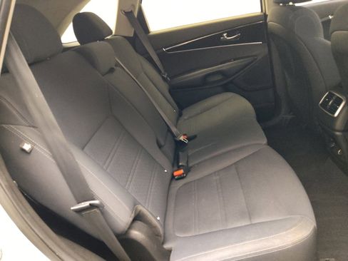 Used 2019 Kia Sorento AWD w/ LX Convenience Package image 19