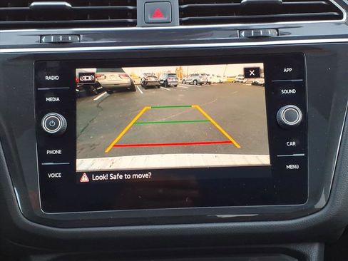 Certified 2022 Volkswagen Tiguan SE w/ Panoramic Sunroof Package image 20