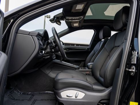 Certified 2025 Porsche Macan image 25
