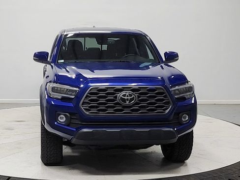 Used 2022 Toyota Tacoma TRD Off-Road w/ TRD Premium Off Road Package AWD/4WD image 2