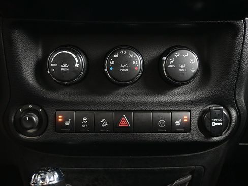 Used 2014 Jeep Wrangler Unlimited Sahara w/ Connectivity Group AWD/4WD image 21