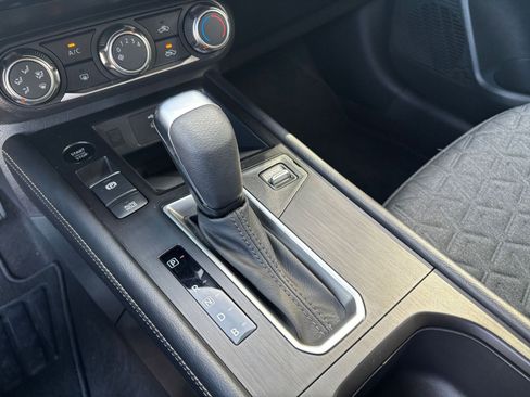 Used 2025 Nissan Kicks SV image 35