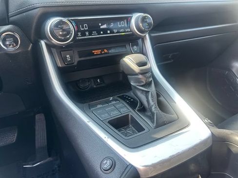 Used 2022 Toyota RAV4 XLE AWD/4WD image 25