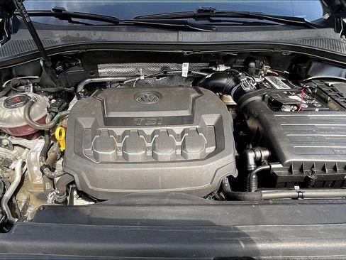 Used 2023 Volkswagen Tiguan SE w/ Panoramic Sunroof Package image 10