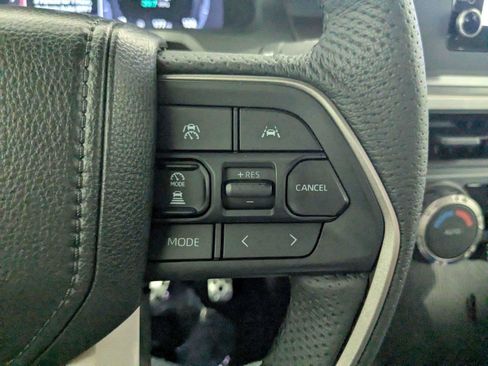Used 2025 Toyota Tacoma TRD Sport AWD/4WD image 16