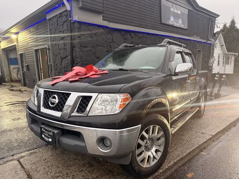 Used 2012 Nissan Frontier SL w/ Moonroof Pkg image 3