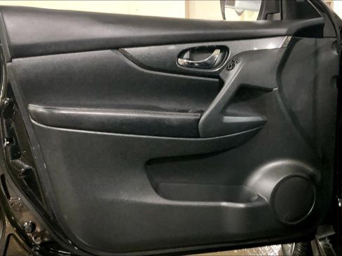 Used 2016 Nissan Rogue SL w/ SL Premium Package image 22