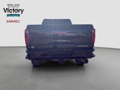 Used 2025 GMC Sierra 3500 Denali w/ Denali Reserve Package image 14