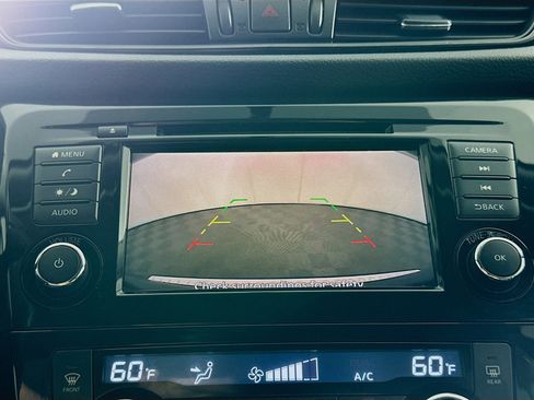 Used 2018 Nissan Rogue SV image 22