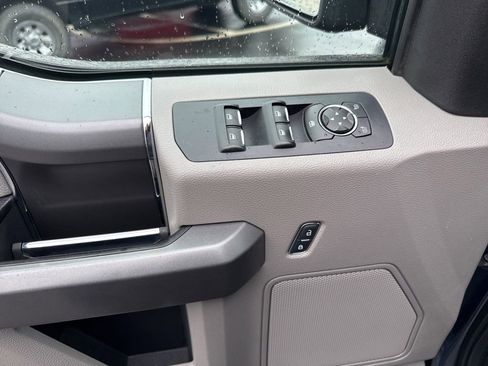 Used 2015 Ford F150 XLT w/ Equipment Group 302A Luxury AWD/4WD image 7
