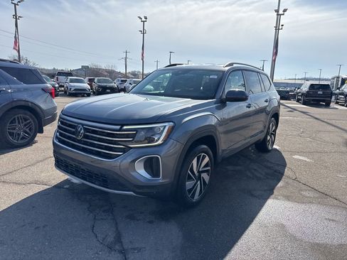 Used 2024 Volkswagen Atlas SE FWD image 4