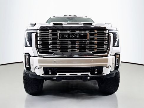 Used 2024 GMC Sierra 2500 Denali w/ Denali Reserve Package AWD/4WD image 3