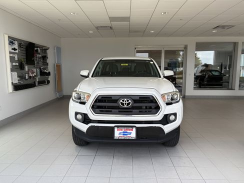 Used 2017 Toyota Tacoma SR5 image 7