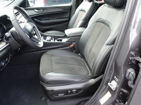 Used 2024 Jeep Grand Cherokee Altitude AWD/4WD image 20
