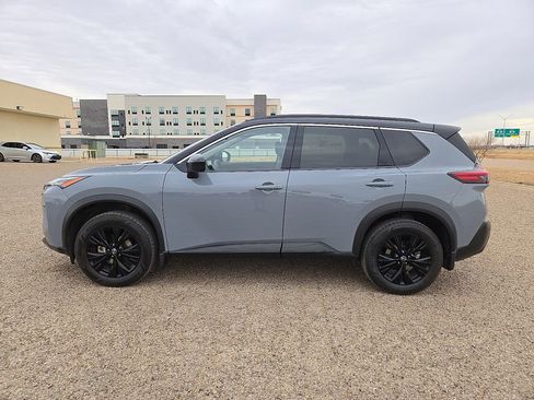 Used 2023 Nissan Rogue SV w/ SV Premium B Package image 2