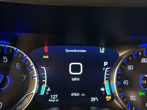 Used 2024 Chrysler Pacifica Touring-L image 14