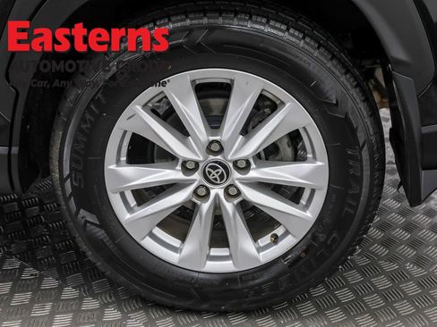 Used 2022 Toyota Corolla Cross LE image 31