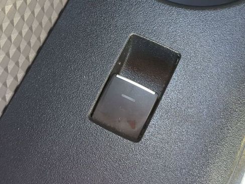 Used 2021 Toyota C-HR XLE image 36