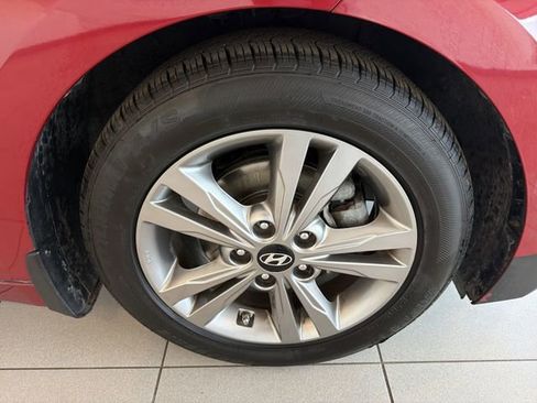 Used 2017 Hyundai Elantra SE image 14