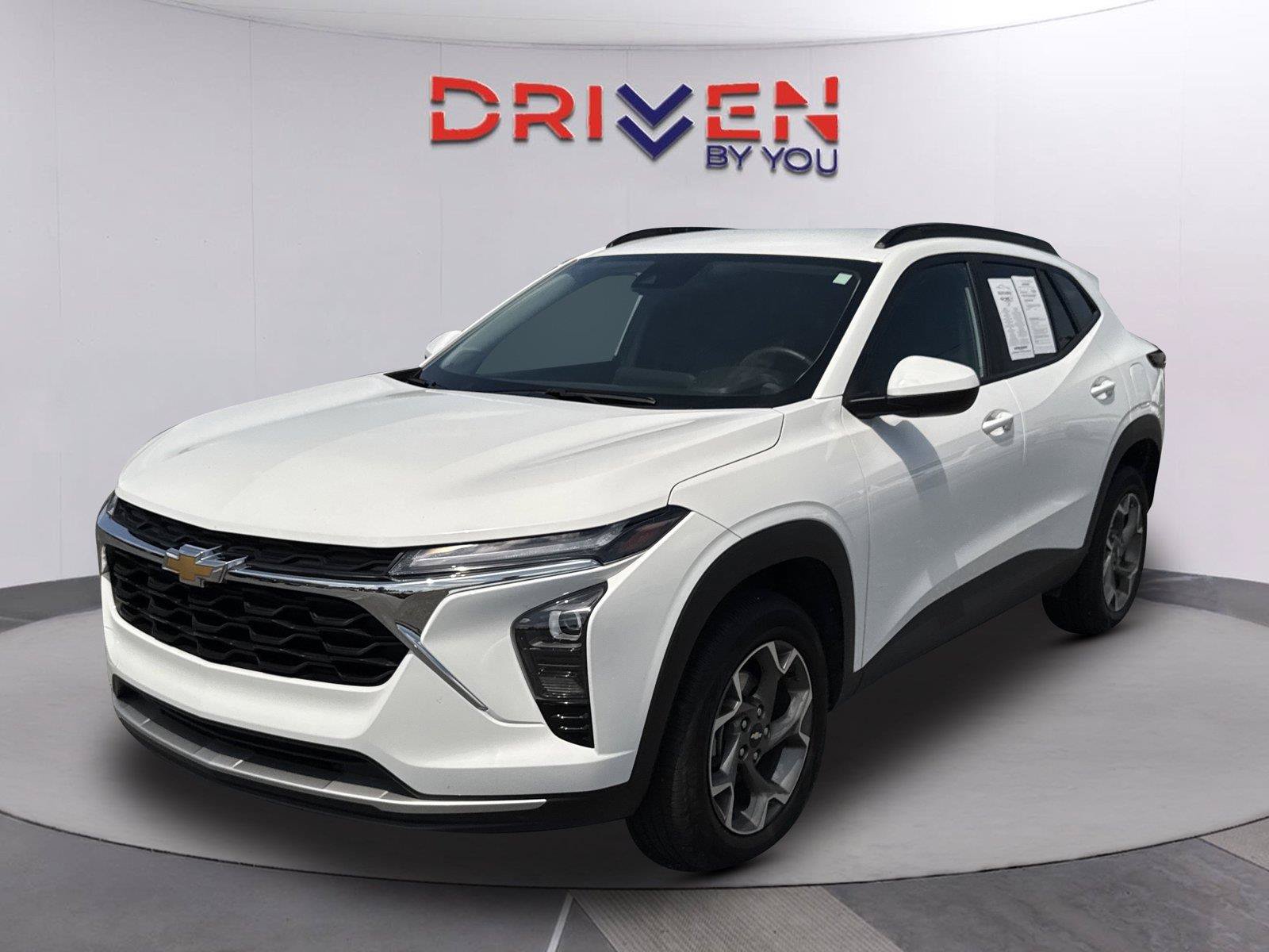 Used 2025 Chevrolet Trax LT w/ LT Convenience Package FWD image 8