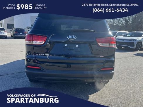 Used 2017 Kia Sorento L image 4