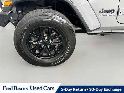 Used 2023 Jeep Gladiator Sport AWD/4WD image 32
