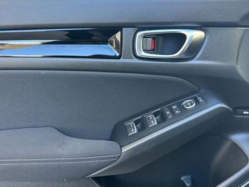 Used 2025 Honda Civic Sport image 10