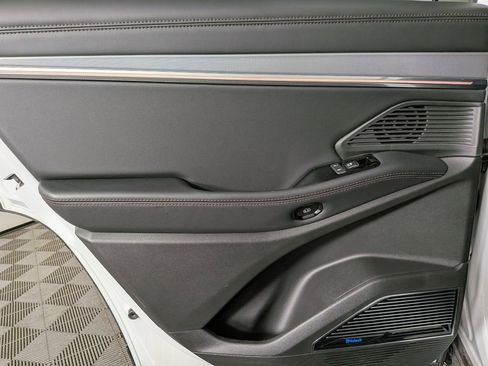 Used 2024 Jeep Wagoneer Launch Edition image 34