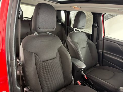 Used 2018 Jeep Renegade Altitude w/ UConnect 8.4 Nav Group AWD/4WD image 25
