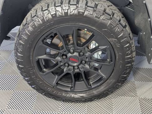 Used 2025 Toyota Tundra Limited AWD/4WD image 8
