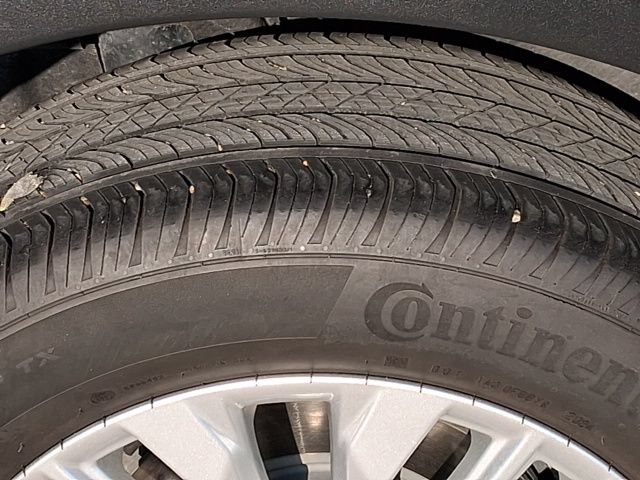 Certified 2024 Cadillac XT4 Luxury w/ LPO, Floor Liner Package FWD image 24