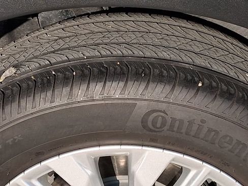 Used 2024 Cadillac XT4 Luxury w/ LPO, Floor Liner Package FWD image 24