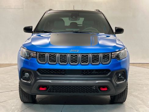 Used 2025 Jeep Compass Trailhawk AWD/4WD image 9