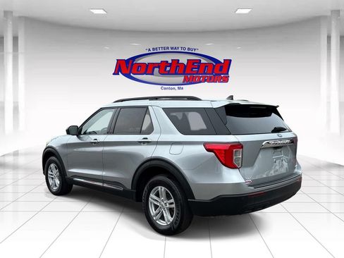 Used 2023 Ford Explorer XLT AWD/4WD image 5