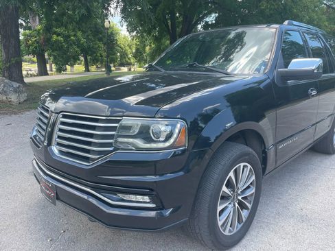 Used 2015 Lincoln Navigator 2WD image 2
