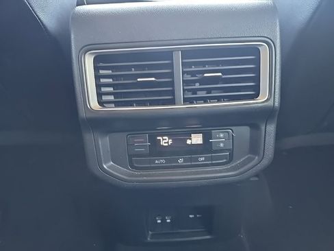 Used 2024 Volkswagen Atlas SE image 18