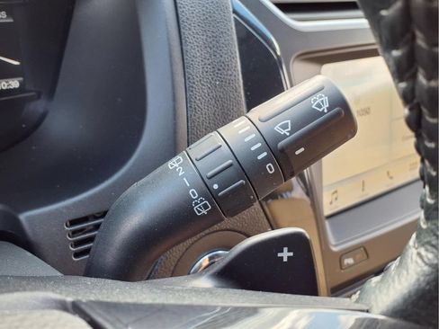 Used 2017 Ford Explorer XLT w/ Equipment Group 202A FWD image 22