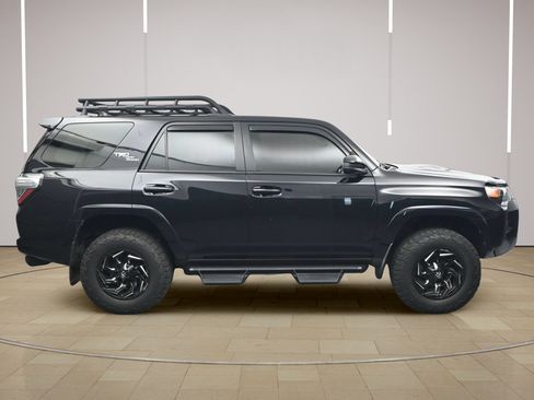 Used 2020 Toyota 4Runner TRD Off-Road AWD/4WD image 8