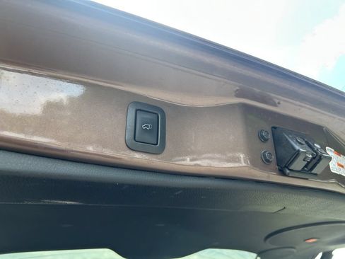 Used 2018 Toyota Highlander Limited FWD image 12
